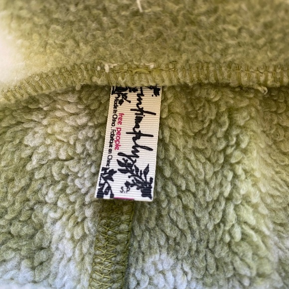 FREE PEOPLE Women’s Kelly Washed Green Tie Dye Sweatshirt/Short Set  Size: Small - Picture 10 of 11